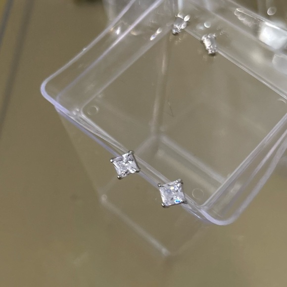 CZ and silver stud earrings NWOT - Picture 15 of 15